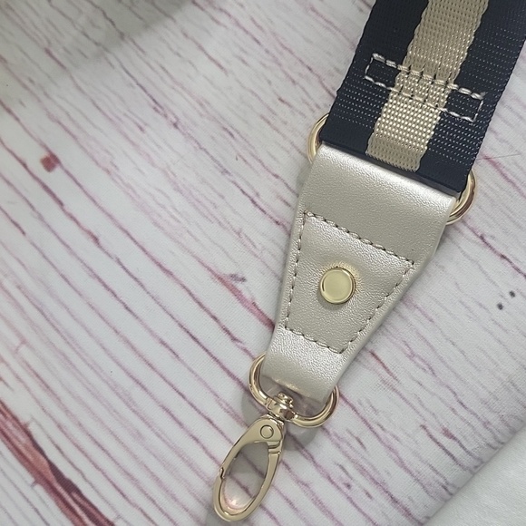 LEMONBELLA Quilted Soft Beige/Gold Metallic Crossbody Bag NWT - Picture 5 of 10